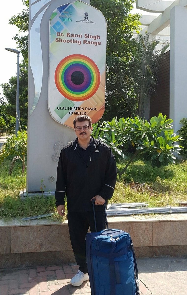 அஜித்தின் சால்ட்&பெப்பர் ஹேர் ஸ்டைலுக்கு என்னாச்சு! - புதிய கெட்டப்புடன் எங்கு சென்றிருக்கிறார் தெரியுமா?