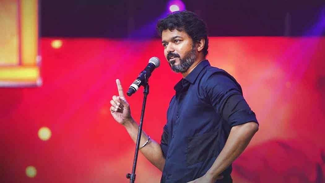 'பிகில்’ படத்துக்கு இலவச டிக்கெட் : தர்மசங்கடத்துக்கு ஆளான விஜய் ரசிகர்கள் - வசூல் பாதிக்குமா ?