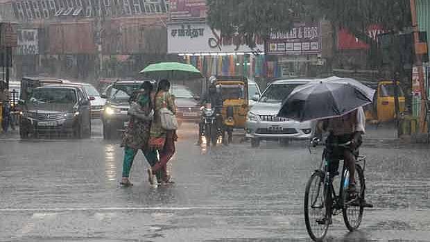 இனி தினமும் குடைகளை எடுத்துச் செல்ல வேண்டி இருக்கும்; நாளை ஆரம்பிக்கும் வடகிழக்கு பருவமழை: - வானிலை தகவல்