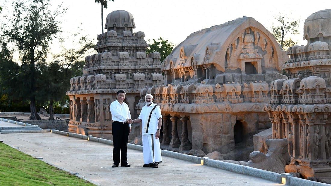 சீன அதிபர் ஜின்பிங்குக்கு மாமல்லபுர சிற்பங்களைச் சுற்றிக் காட்டிய பிரதமர் மோடி! (ALBUM)