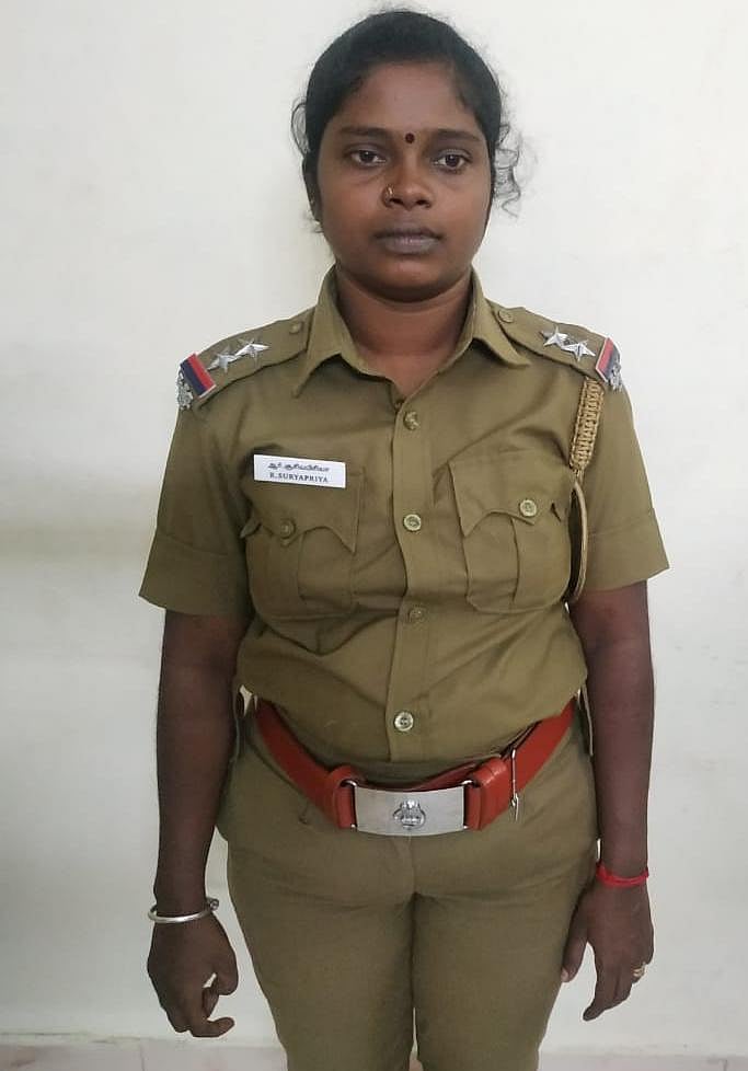 குற்றவாளிக்கு சிபாரிசு செய்ய காவல் நிலையம் சென்ற போலி பெண் சப்-இன்ஸ்பெக்டர் கைது!
