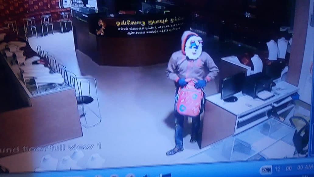 ஹாலிவுட் பாணியில்  லலிதா ஜூவல்லரியில் கொள்ளையடித்த கொள்ளையன் கைது !