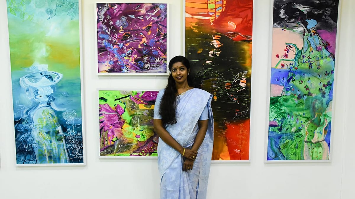 அக்ரிலிக் பெயின்டிங்கில் அசத்தும் குங்கும திவ்யா! (Paintings Album)