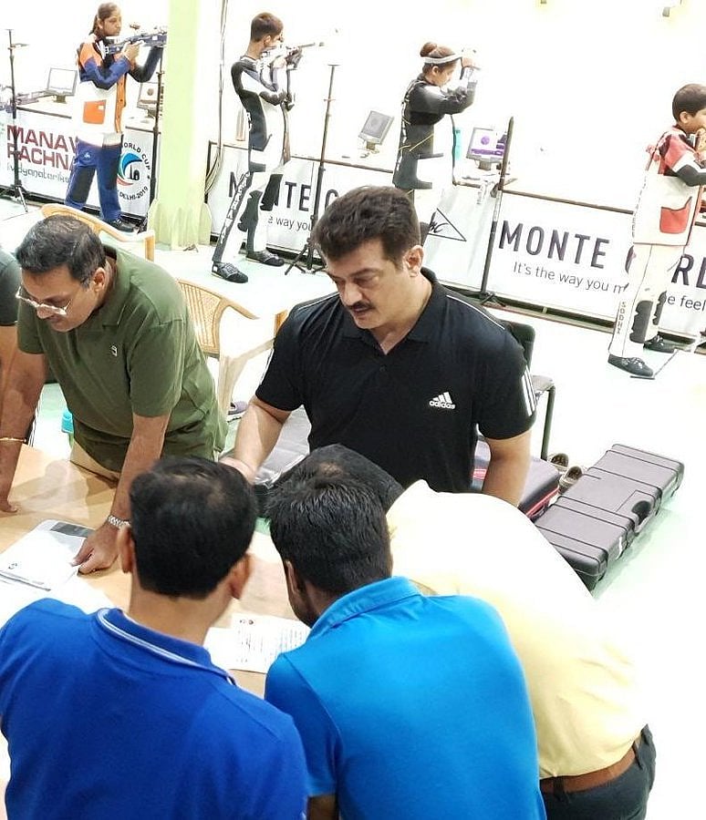 அஜித்தின் சால்ட்&பெப்பர் ஹேர் ஸ்டைலுக்கு என்னாச்சு! - புதிய கெட்டப்புடன் எங்கு சென்றிருக்கிறார் தெரியுமா?