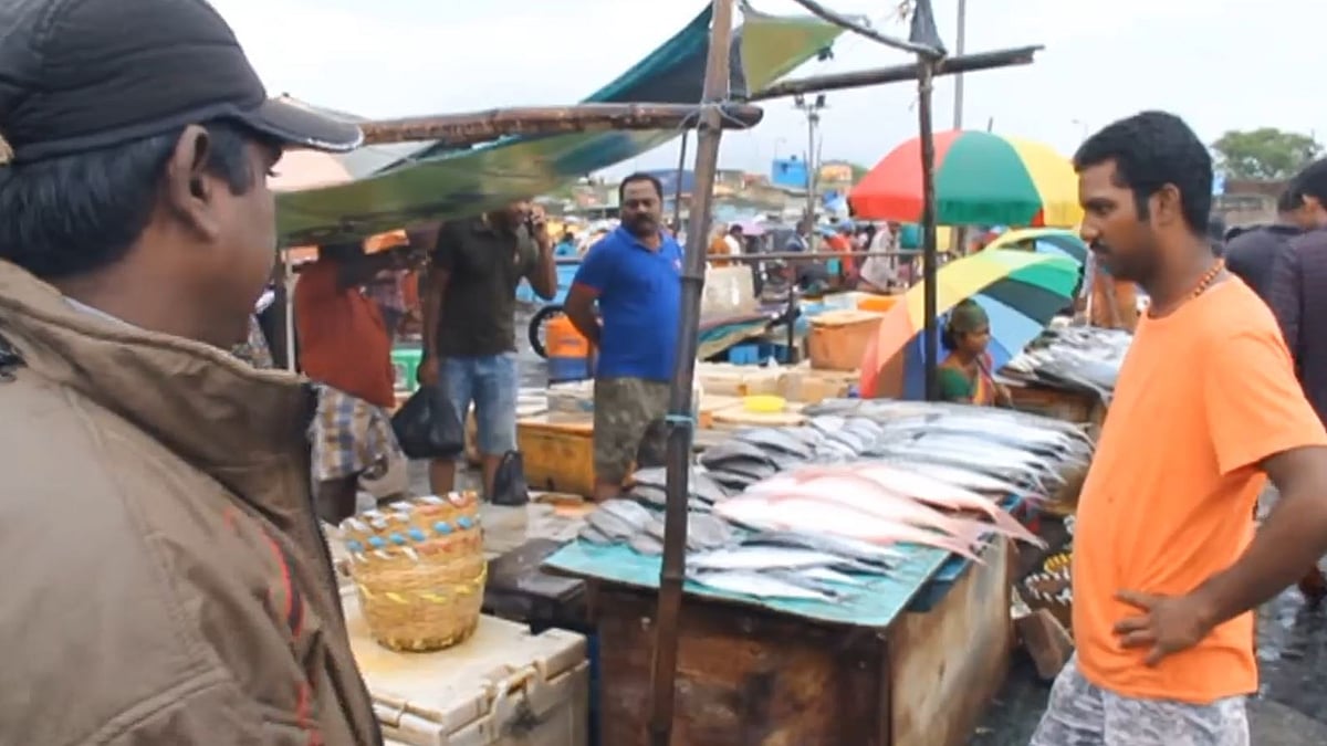 புரட்டாசி மாதம் நிறைவு... டல் அடித்த இறைச்சிக் கடைகளில் அலைமோதிய மக்கள் கூட்டம்... (ஆல்பம்)