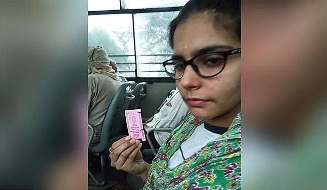 டெல்லியில் பயணிக்க பெண்களுக்கு இனி கட்டணம் கிடையாது : இலவச திட்டம் இன்று முதல் அமல்!