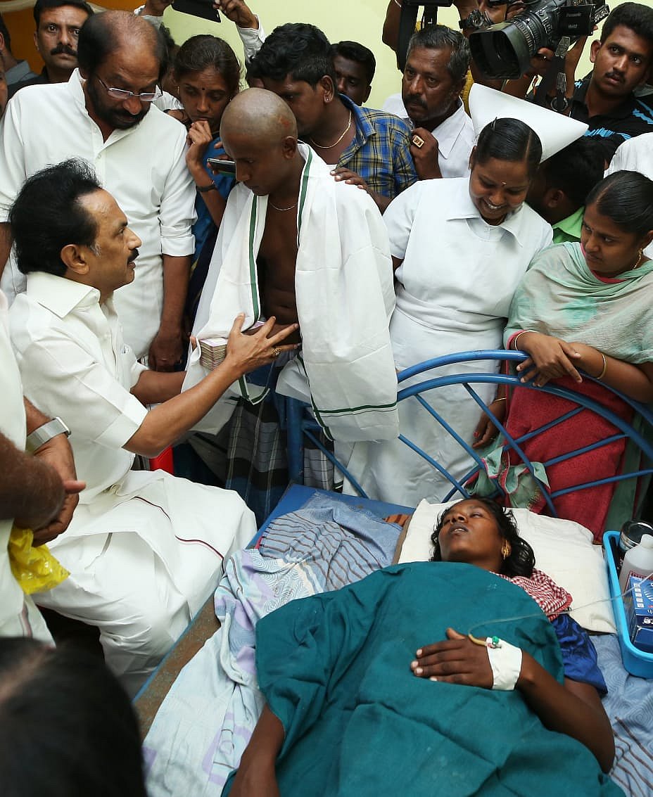 சுர்ஜித் குடும்பத்திற்கு முதல் ஆளாக நிதியுதவி செய்த மு.க.ஸ்டாலின்! #RipSurjith