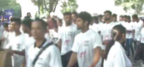 விழிப்புணர்வு பேரணிக்காக வந்த கல்லூரி மாணவர்கள் : ஏமாற்றி கட்சியின் பாதயாத்திரைக்கு அழைத்துச் சென்ற பாஜக!