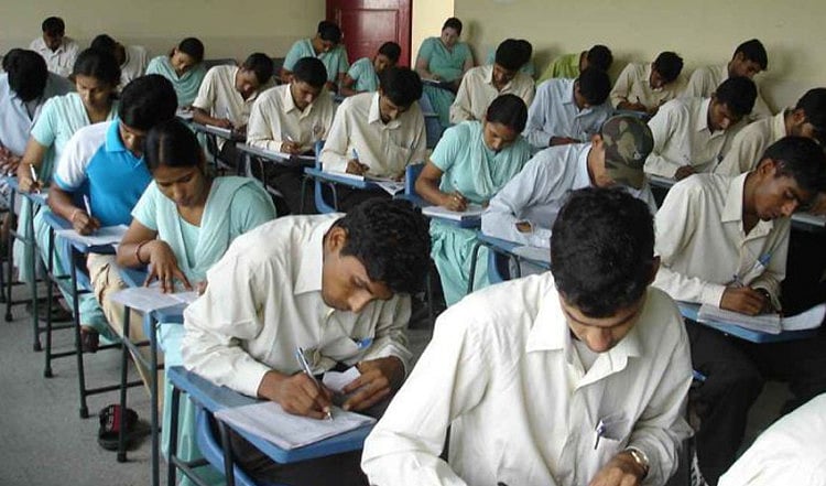 பொதுத்தேர்வில் ஃபெயிலான இந்திக்காரர்களுக்கு மத்திய அரசின் உயர்பதவிகள் கிடைப்பது எப்படி?- அதிர்ச்சி தகவல்!