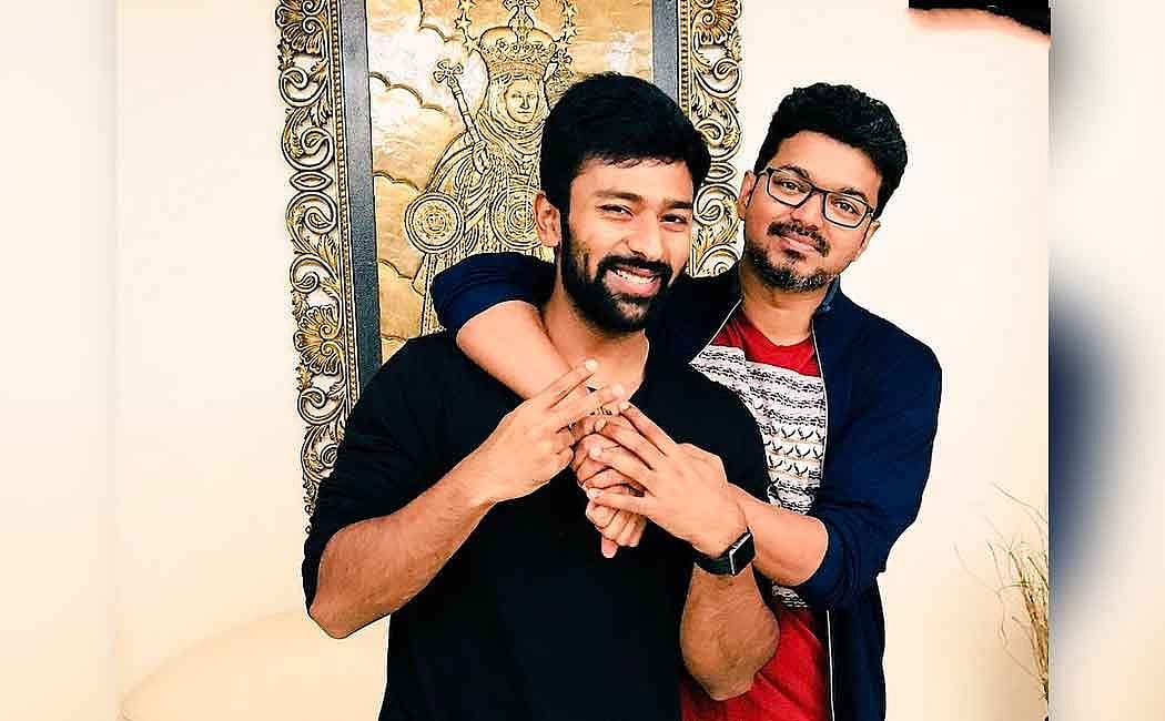 விஜய்யுடன் நடிக்கும் வாய்ப்பைப் பெற்ற தீவிர ரசிகர்... கனவுகள் நிஜமானதாக நெகிழ்ச்சி ட்வீட்!