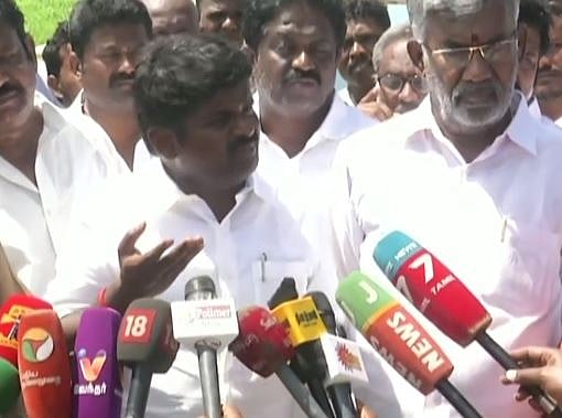 #LIVE | 4 நாள் போராட்டத்துக்கு பிறகு சுர்ஜித்தின் உடல் மீட்பு; பொதுமக்கள் அஞ்சலிக்கு பின் நல்லடக்கம்!