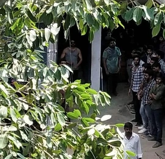 ரசிகர்களை மகிழ்ச்சியில் திக்குமுக்காடச் செய்த நடிகர் விஜய் - வைரல் வீடியோ : விஜய்64 கெட்டப் இதுவா ?