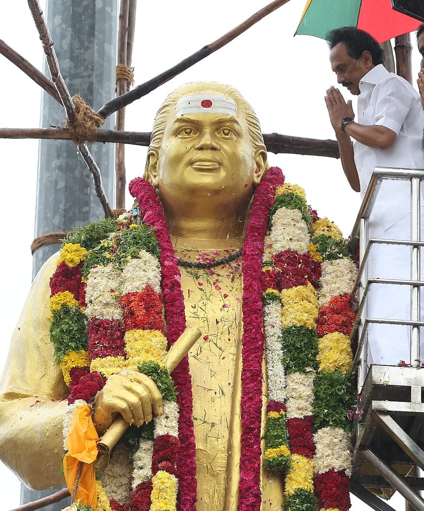 பசும்பொன்னில் தேவர் ஜெயந்தி : மலர்தூவி மரியாதை செலுத்திய மு.க.ஸ்டாலின்!