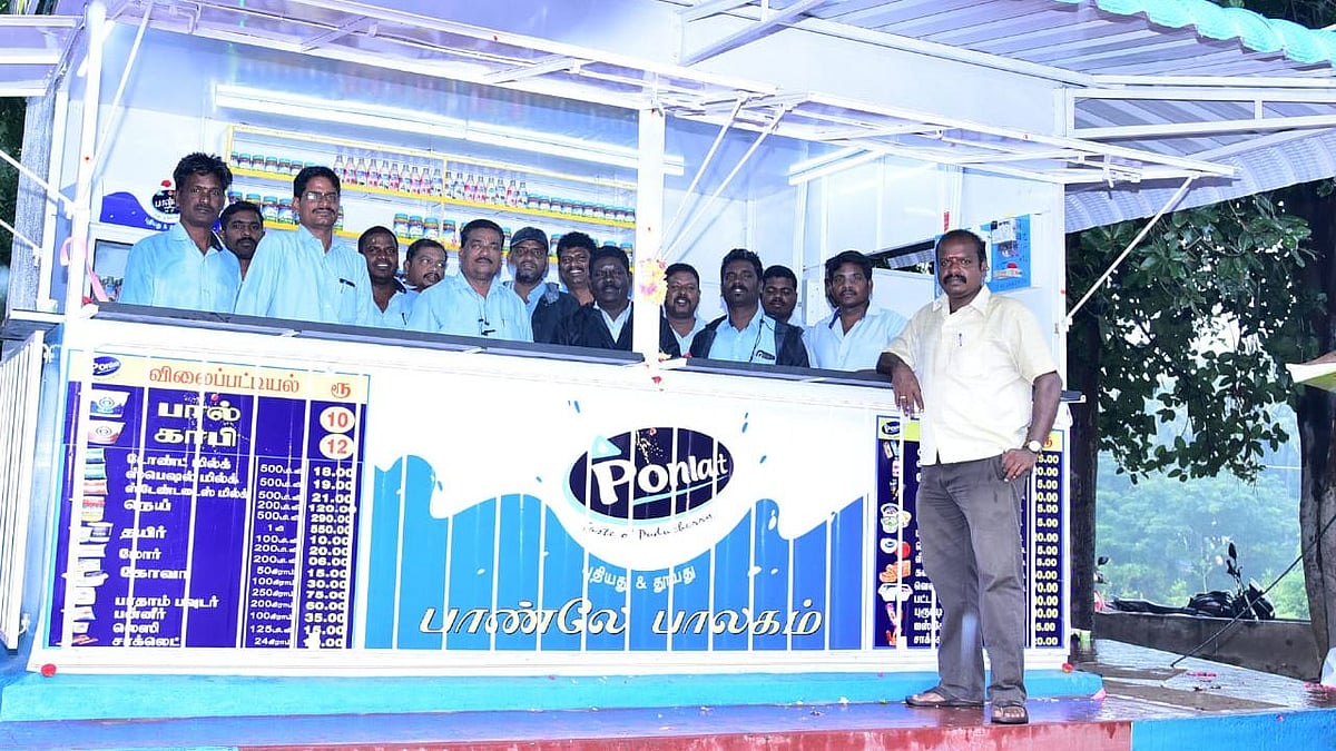 குறைவான சம்பளம் வாங்கும் ஊழியர்கள் : யாரும் எதிர்பார்க்காத செயலைச் செய்த அதிகாரி ? இப்படியும் நடக்குமா !