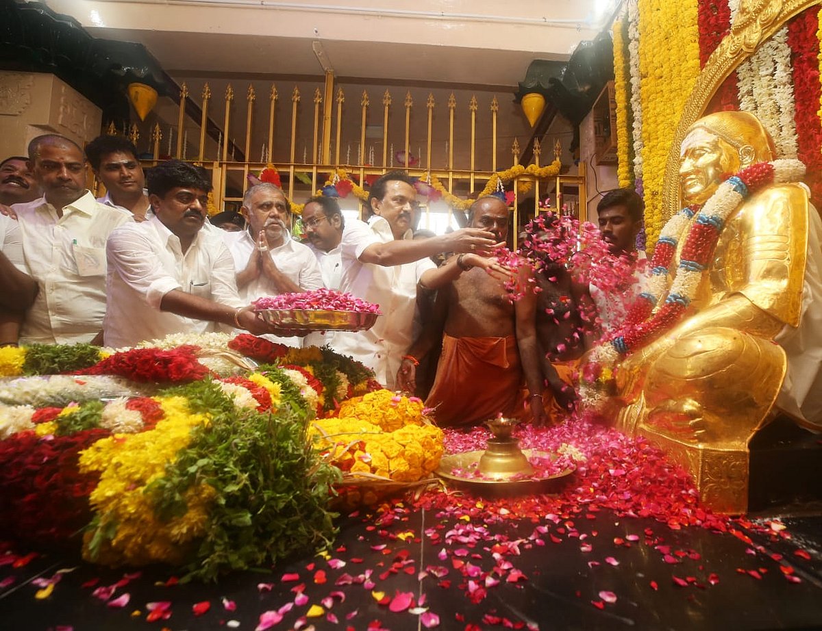 பசும்பொன்னில் தேவர் ஜெயந்தி : மலர்தூவி மரியாதை செலுத்திய மு.க.ஸ்டாலின்!