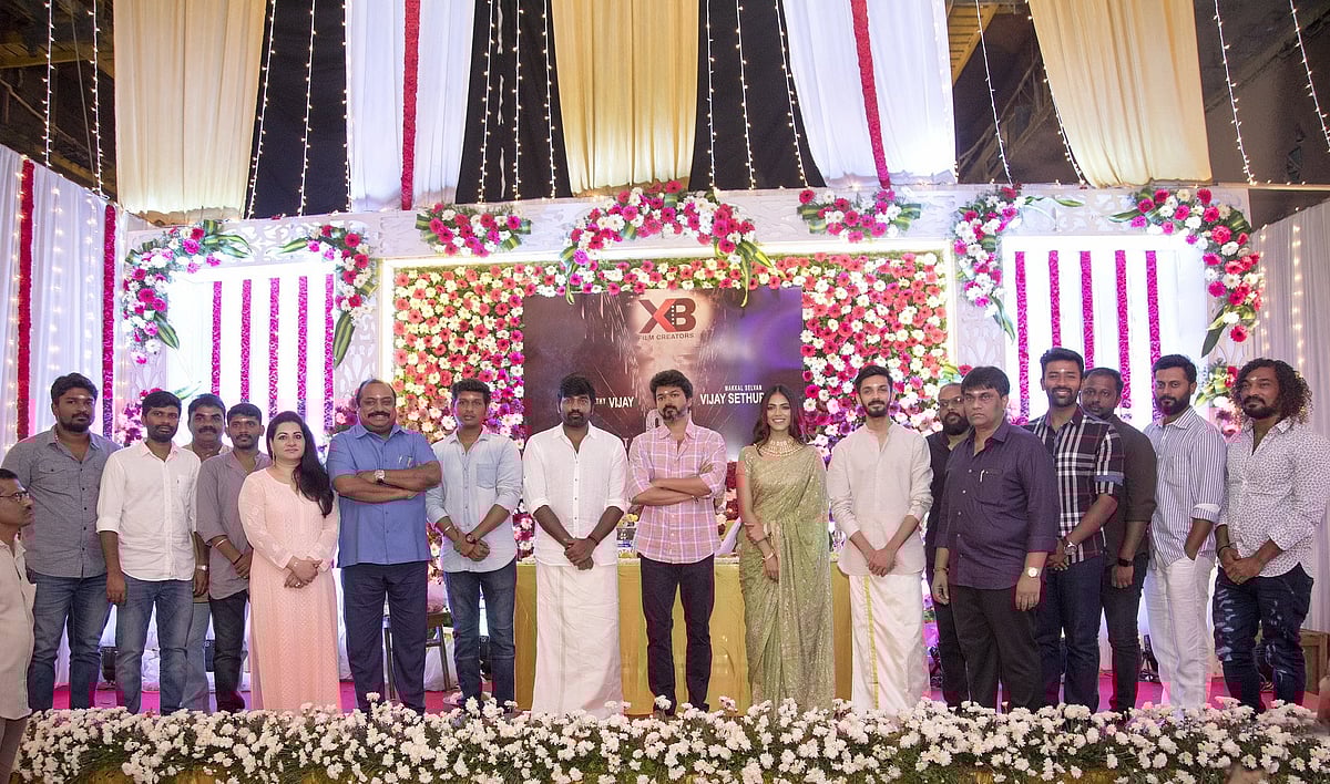 தொடங்கியது விஜய் 64 ஷூட்டிங் : இந்திய அளவில் ட்ரெண்டாகும் ஹேஷ்டேக்! (புகைப்படங்கள்)