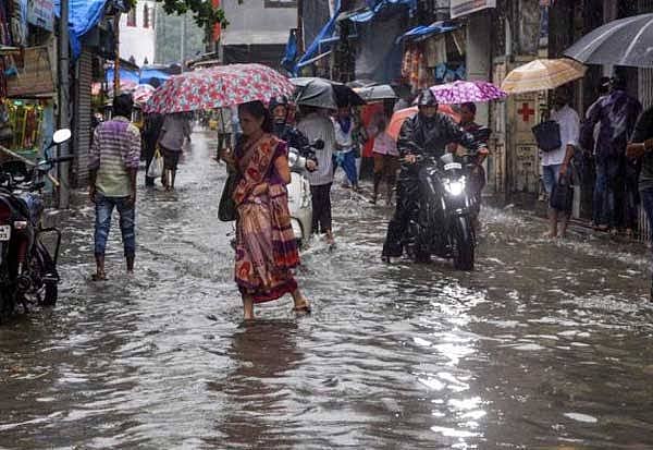 அடுத்த 2 நாட்களுக்கு குடையுடன் தயாரா இருங்க மக்களே... 4 மாவட்டங்களில் மிக கனமழை; 13 மாவட்டங்களில் கனமழை!