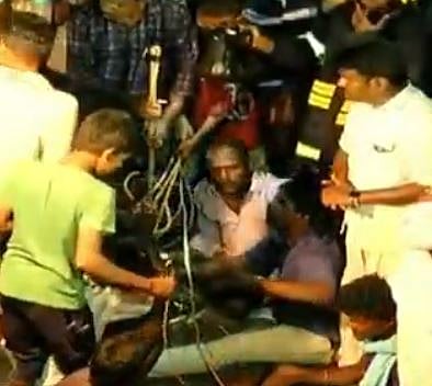 #LIVE | 4 நாள் போராட்டத்துக்கு பிறகு சுர்ஜித்தின் உடல் மீட்பு; பொதுமக்கள் அஞ்சலிக்கு பின் நல்லடக்கம்!