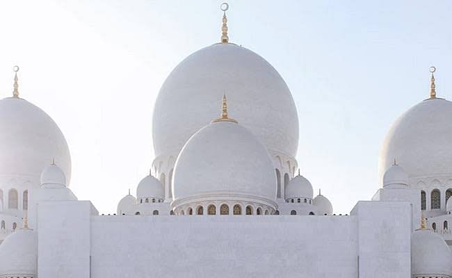 முஸ்லிம் மக்களுக்காக தனது சொந்த நிலத்தை தானமாக வழங்கிய சீக்கியர் : உ.பி-யில் நடந்த நெகிழ்ச்சி சம்பவம்!