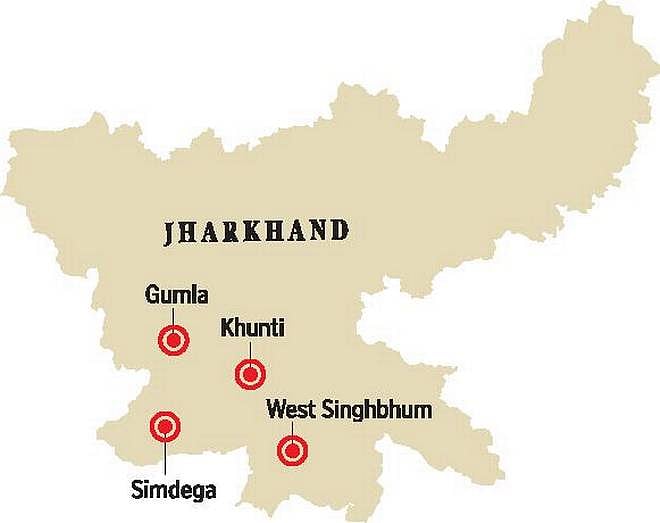 10,000 ஆதிவாசிகள் மீது ஒரே நேரத்தில் தேசதுரோக வழக்கு - ஜனநாயகத்தைக் கொல்கிறதா பா.ஜ.க அரசு?!