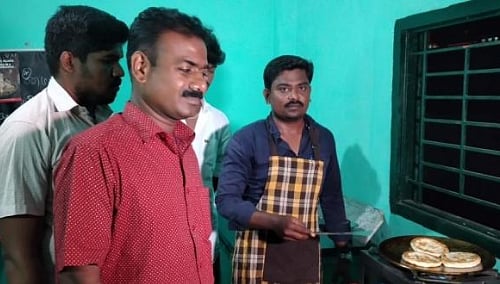 ‘பரோட்டா மாஸ்டர் ஆக பயிற்சி’ - மதுரை இளைஞரின் நூதன முயற்சி!