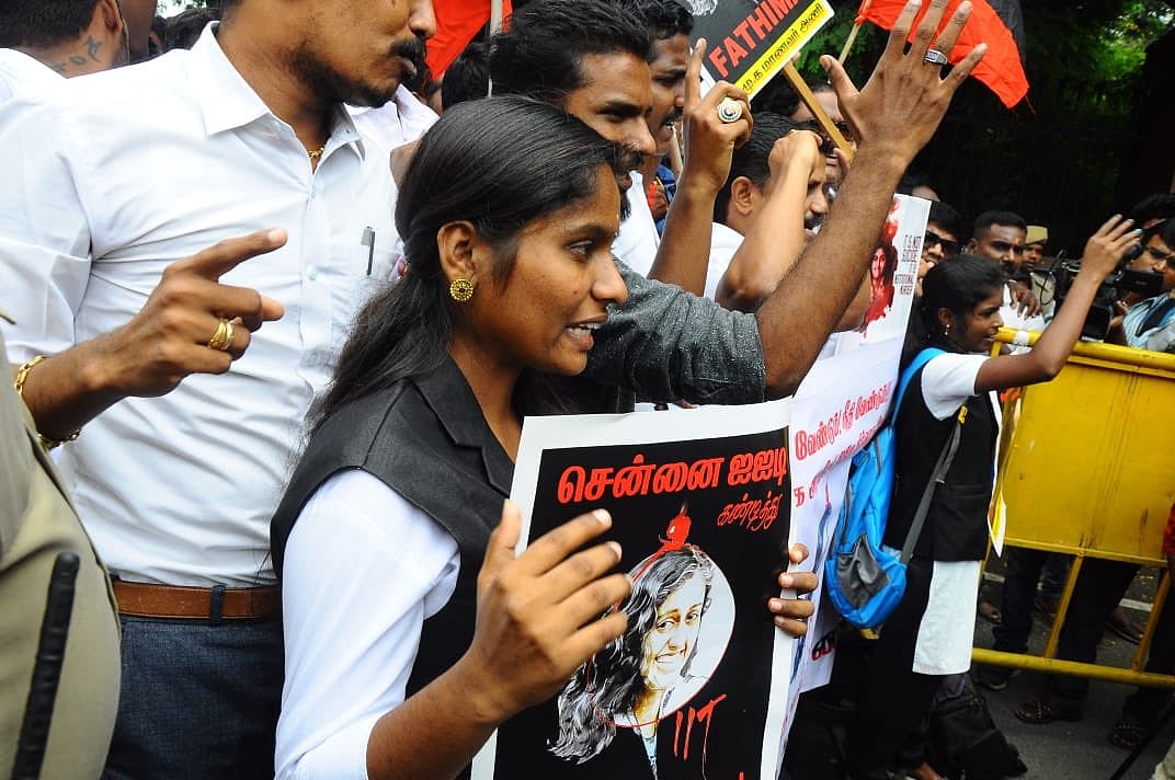  “IIT: விசாரணைக் குழு அமைத்து மாணவர்களின் பிரச்னைகளை நிவர்த்தி செய்யவேண்டும்”- தி.மு.க மாணவரணி போராட்டம்!