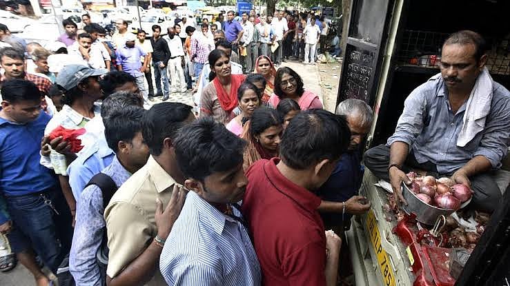 தொடர்ந்து அதிகரிக்கும் வெங்காய விலை : டெல்லி நிலை விரைவில் தமிழகத்துக்கும் வருமா ? - மக்கள் அச்சம்