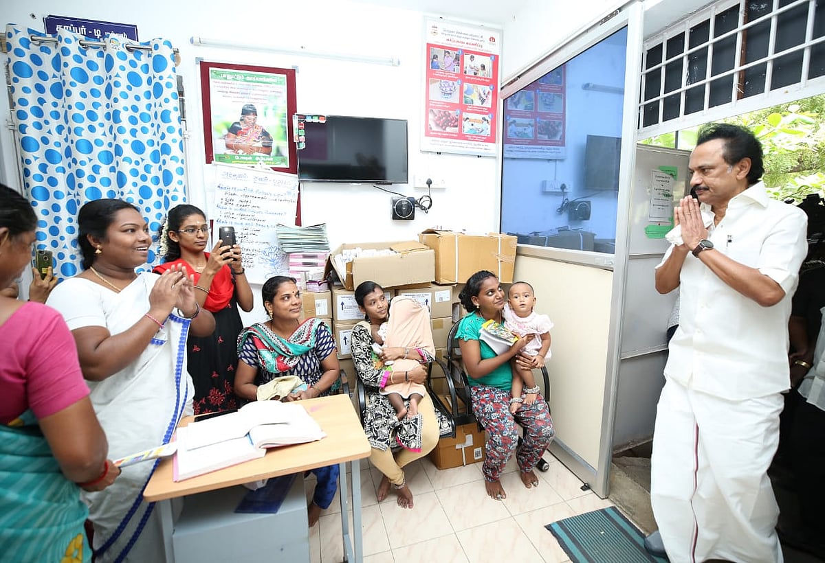 கொளத்தூர் தொகுதி மக்களுக்கு பல்வேறு நலத்திட்ட உதவிகள் செய்த மு.க.ஸ்டாலின்! #Photostory