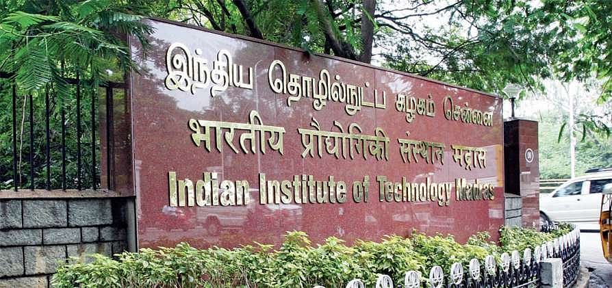 சென்னை ஐஐடியில் தற்கொலை செய்துகொண்ட மாணவி போனில் ஆசிரியர் பெயர்?- தற்கொலையில் சந்தேகம் இருப்பதாக புகார்!