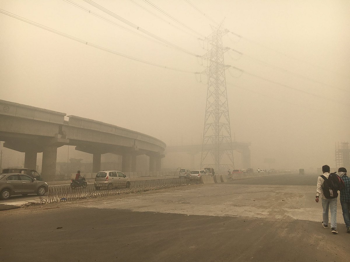 அபாய கட்டத்தை எட்டிய காற்று மாசுபாடு - சுவாசிக்க முடியாத நிலையில் டெல்லி மக்கள்! (Album)