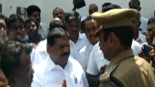 அமைச்சர் உத்தரவால் தி.மு.க எம்.எல்.ஏ-வுக்கு அனுமதி மறுப்பு - கோவை குறைதீர் கூட்டத்தில் பரபரப்பு!