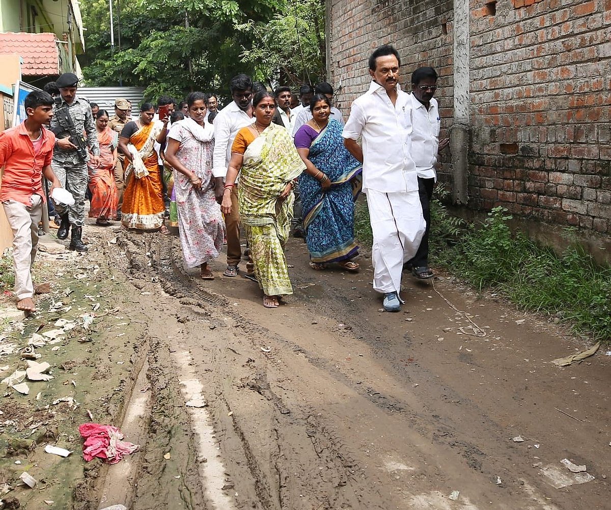 கொளத்தூர் தொகுதி மக்களுக்கு பல்வேறு நலத்திட்ட உதவிகள் செய்த மு.க.ஸ்டாலின்! #Photostory