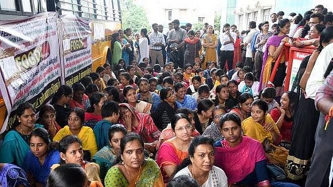 ’மருத்துவர்கள் மீதான பழி வாங்கும் நடவடிக்கையை கைவிடுங்கள்’ - தமிழக அரசுக்கு உயர் நீதிமன்றம் குட்டு !