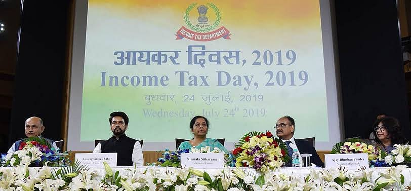 குறைந்து வரும் வரி வருவாய் - நிர்ணயித்த இலக்கை அடைய முடியாமல் மோடி அரசு பரிதவிப்பு!