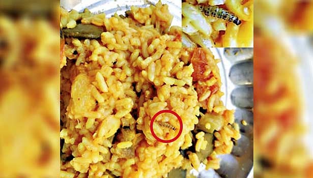 
எடப்பாடி அரசின் அவலம்:  மாணவர்களுக்கு வழங்கிய சத்துணவில் புழுக்கள் - வைரலாகும் புகைப்படம்!
