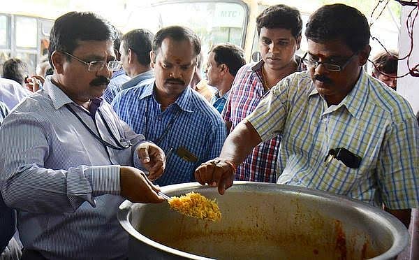 முதலில் பால், இப்போது பாதுகாப்பற்ற, தரமற்ற உணவு விற்பனையிலும் தமிழகம் முதலிடம் - மத்திய அரசு அறிவிப்பு!