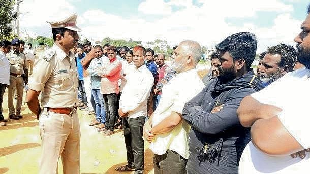 சிங்கம் பட பாணியில் ரவுடிகளை எச்சரித்து அனுப்பிய போலிஸ்!