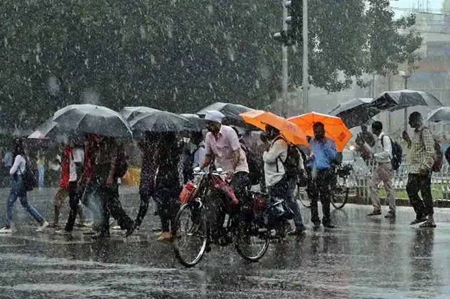 வங்கக்கடலில் உருவானது புதிய காற்றழுத்த தாழ்வுப்பகுதி: தமிழகத்தின் 8 மாவட்டங்களில் நாளை கனமழைக்கு வாய்ப்பு