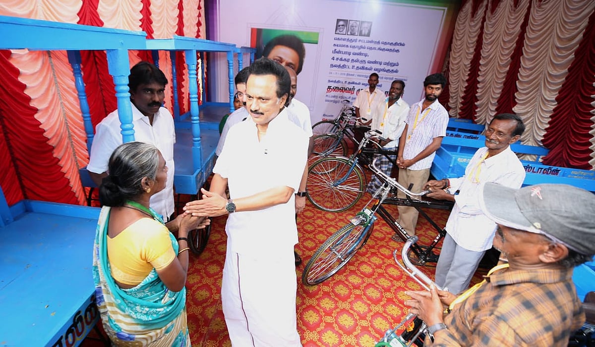 கொளத்தூர் தொகுதி மக்களுக்கு பல்வேறு நலத்திட்ட உதவிகள் செய்த மு.க.ஸ்டாலின்! #Photostory