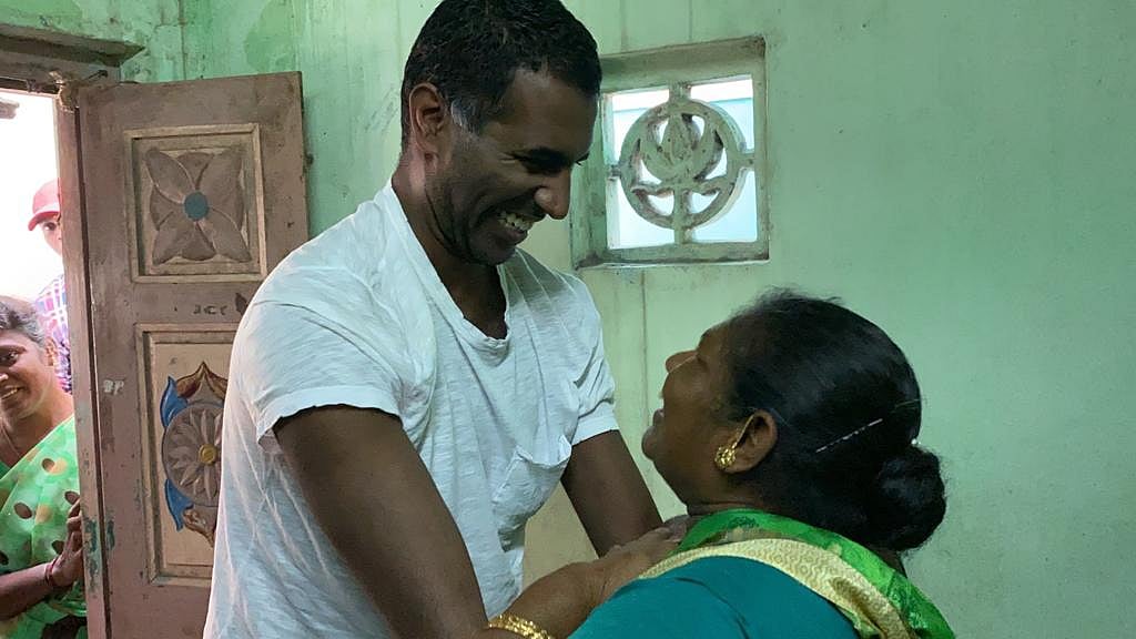 41 வருடங்களுக்குப் பிறகு 
சந்தித்துக்கொண்ட தாய்-மகன் : சென்னை அருகே நெகிழ்ச்சி சம்பவம்!