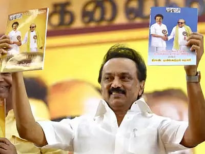 ''எந்தப் போரிலும் திராவிடம் வெல்லும் !'' : தமிழக அரசியலின் சு.சாமி தமிழருவி மணியனுக்கு சுப.வீ பதிலடி