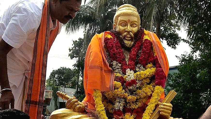 திருவள்ளுவர் சிலைக்கு காவி துண்டு, ருத்ராட்ச மாலை அணிவித்த அர்ஜூன் சம்பத் கைது!