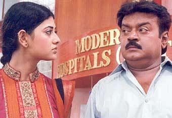 புள்ளிவிபரம் சொல்லி அதிரவிட்ட ‘ரமணா’... இப்போதும் டெம்ப்ளேட் ஆகும் கிளாசிக் காட்சிகள்! #17YearsOfRamana