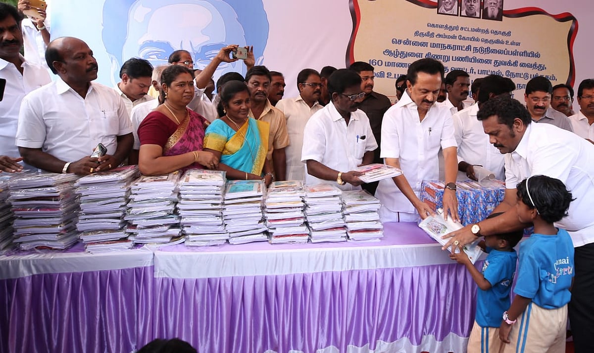 கொளத்தூர் தொகுதி மக்களுக்கு பல்வேறு நலத்திட்ட உதவிகள் செய்த மு.க.ஸ்டாலின்! #Photostory