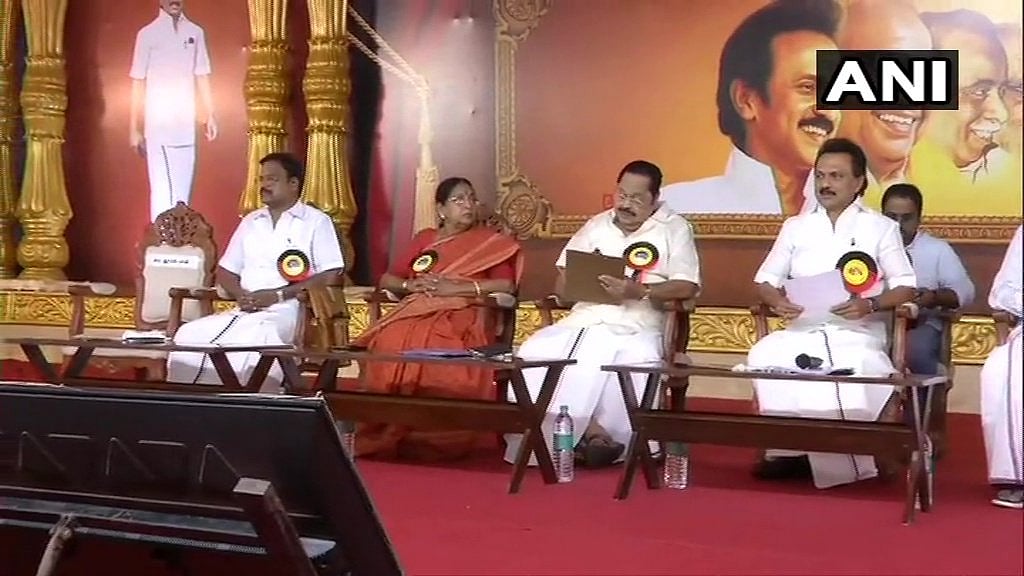 அடிப்படைப் பண்புகளுக்கு ஊறு நேராமல் அரசியலமைப்புச் சட்டத்தில் திருத்தம் வேண்டும்-தி.மு.க தலைவர் தீர்மானம்