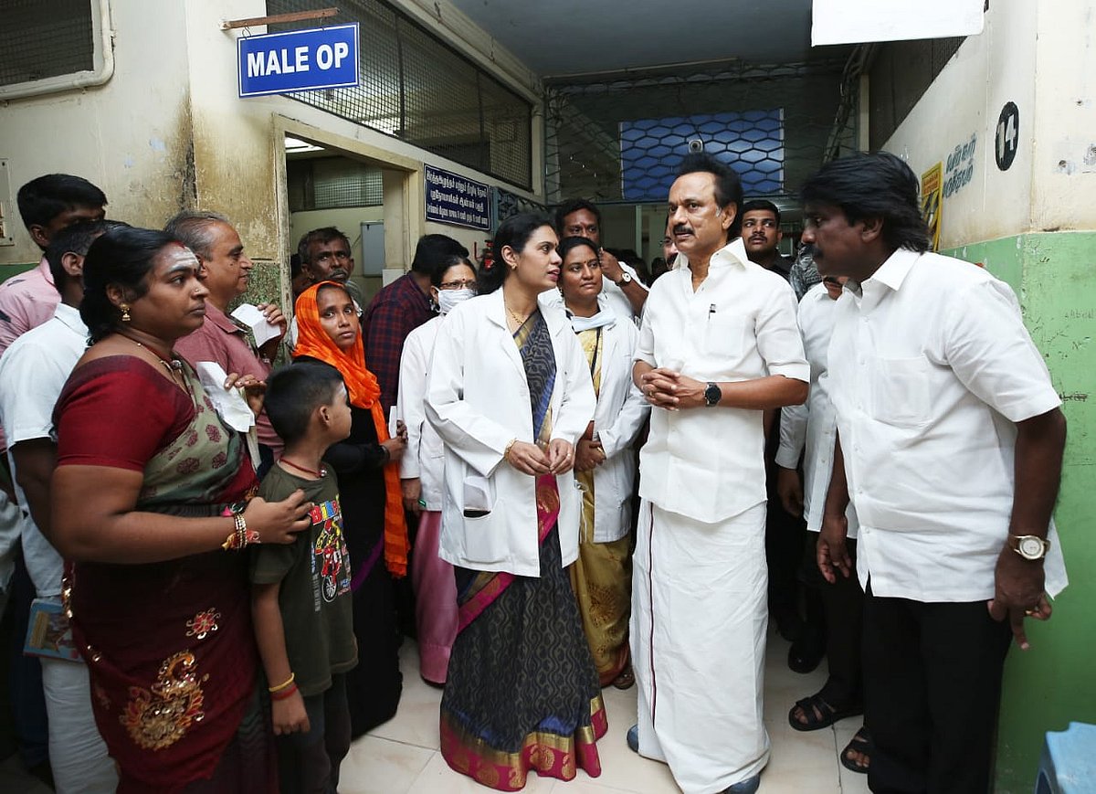 கொளத்தூர் தொகுதி மக்களுக்கு பல்வேறு நலத்திட்ட உதவிகள் செய்த மு.க.ஸ்டாலின்! #Photostory