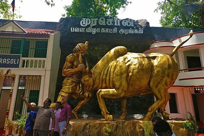முரசொலி நில விவகாரம் : தேசிய தாழ்த்தப்பட்டோர் ஆணையத்தில் ஆர்.எஸ்.பாரதி எம்.பி., ஆதாரத்துடன் மனு!