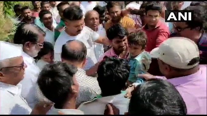 மகாராஷ்டராவில் 300 அடி ஆழ்துளை கிணற்றில் தவறி விழுந்த 6 வயது சிறுவன் உயிருடன் மீட்பு! 