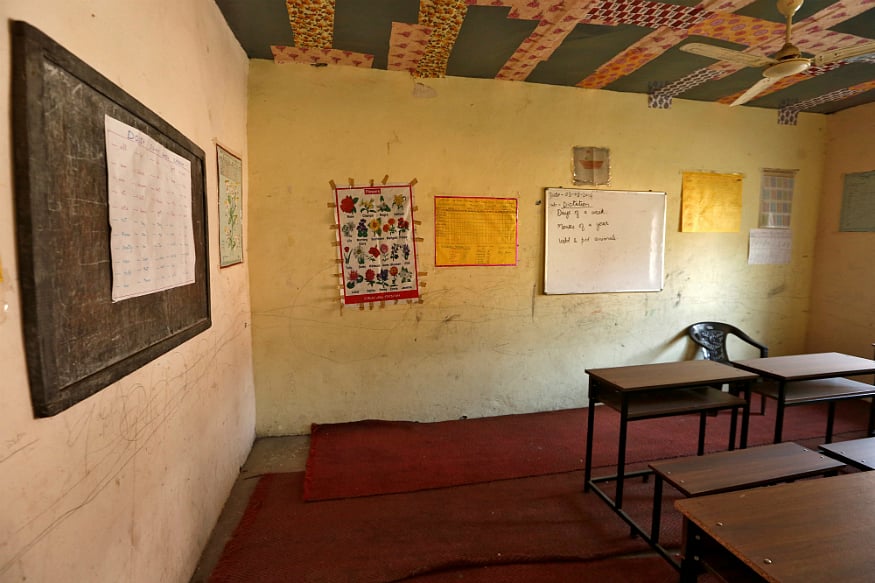 ‘இனியாரும் பேசக்கூடாது’ ; சேட்டை செய்த மாணவர்களை நாற்காலியில் கட்டிவைத்த கொடூர தலைமை ஆசிரியர்!