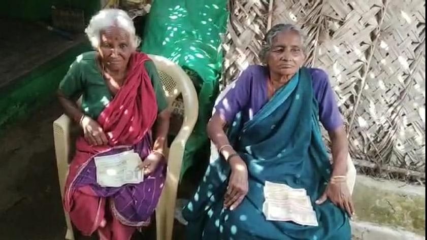 “பணமதிப்பிழப்பு செய்யப்பட்டது தெரியாது” : பழைய 500, 1000 ரூபாய் நோட்டுகளை சேமித்து வைத்த மூதாட்டிகள்!